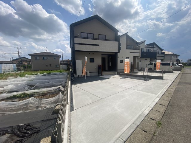 【ブルーミングガーデン】宇都宮市鶴田町 第5 全6棟の前面道路含む現地写真|〇3号棟〇
前面道路約4ｍ。交通量も少ないので静かで安心な暮らしを送れます♪
※2026年6月撮影