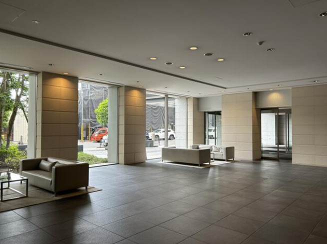 シティータワー上野池之端のロビー