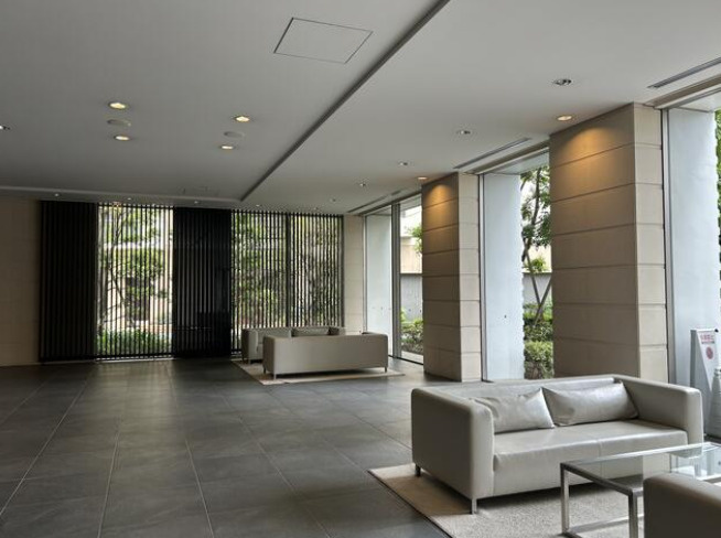 シティータワー上野池之端のロビー