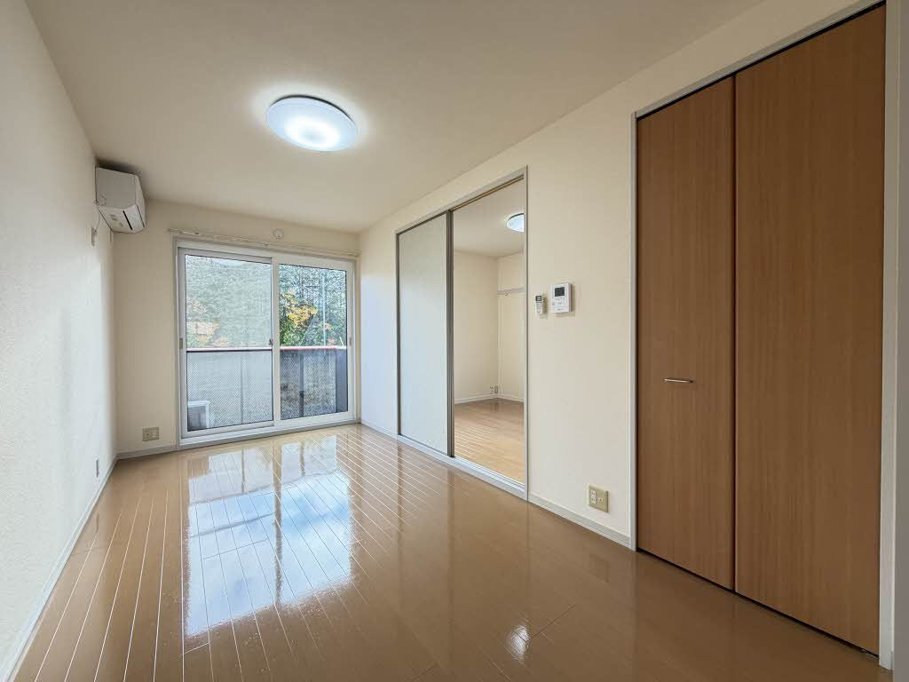 パレス・アザレアＤの居間・リビング