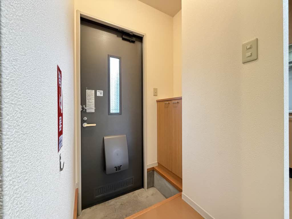 パレス・アザレアＤの玄関