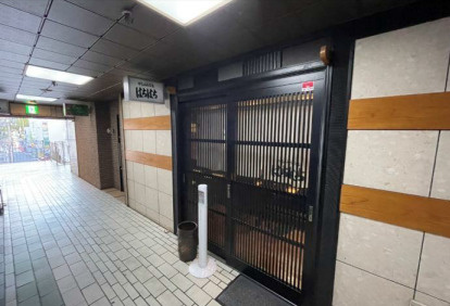 栄グリーンビルのエントランス