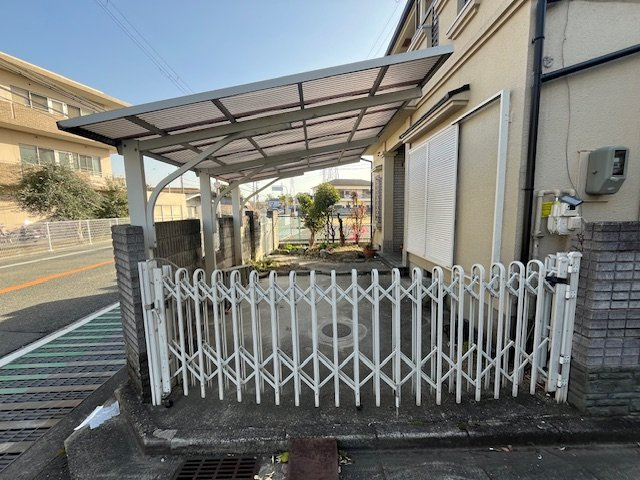 大阪狭山市東野中三丁目貸家の駐車場