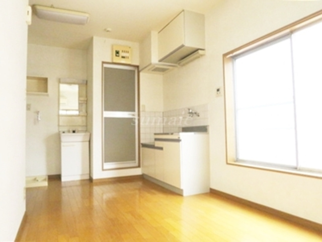 ミトスの居間・リビング|窓側からのアングルです☆