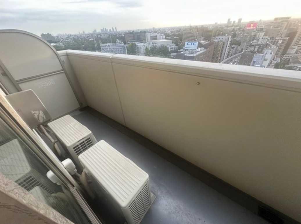 HF駒沢公園レジデンスTOWER　駅近　礼金0　タワー型マンションのバルコニー
