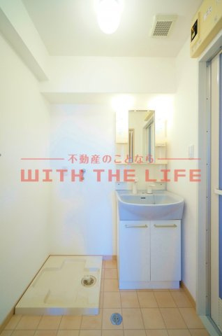 ロイヤルタワー花畑駅前【キャッシュバック対象物件】の洗面所|忙しい朝には欠かせない洗面所です