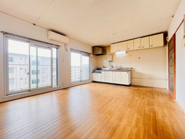 新多聞第ニ住宅の居間・リビング