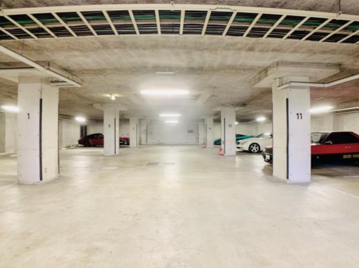 グランマルジュ市ヶ谷の駐車場
