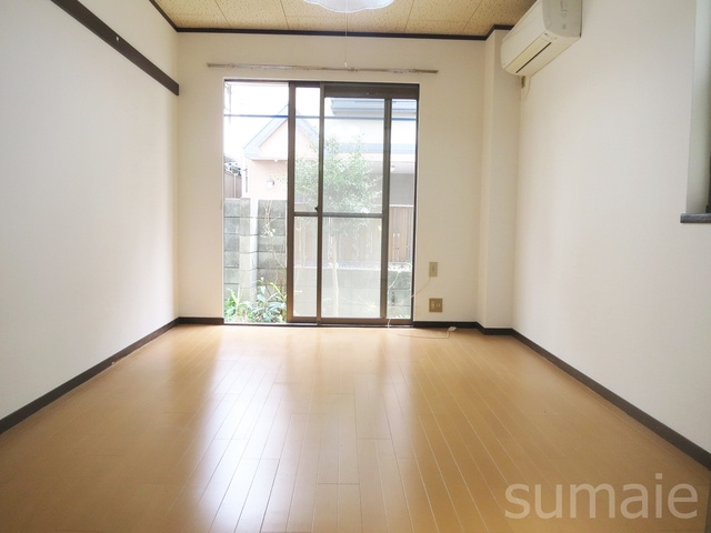 マンションカツマタの居間・リビング|2面採光のリビングです☆