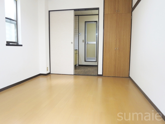 マンションカツマタの居間・リビング|別角度から見たリビングです☆