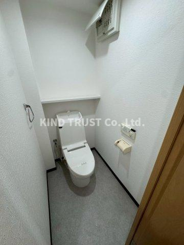 ヴィレッジリバー天神橋のトイレ|落ち着いた色調のトイレです