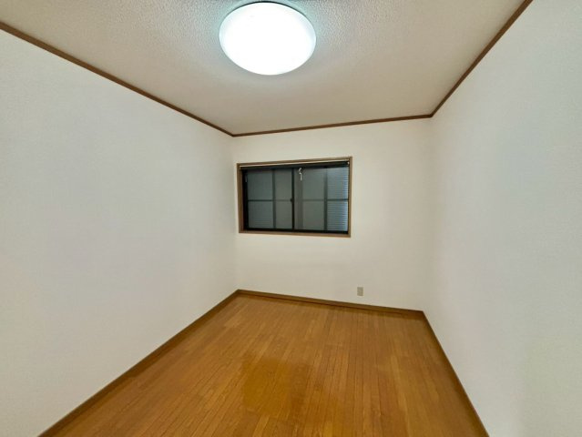 飾磨区細江貸家の洋室