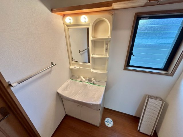 飾磨区細江貸家の独立洗面台