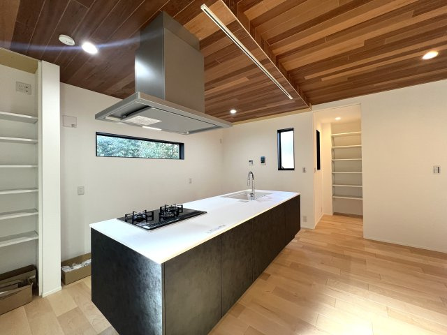 なんということでしよう...建売でこの仕様。超最強・超最強・超最強なんです【保土ヶ谷区坂本町新築戸建】のキッチン|キッチンでお料理をお楽しみください