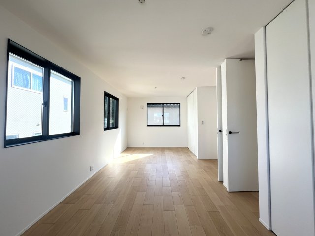 なんということでしよう...建売でこの仕様。超最強・超最強・超最強なんです【保土ヶ谷区坂本町新築戸建】の洋室|個人の部屋や寝室として使える洋室です