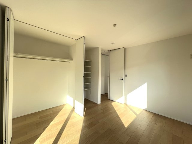 なんということでしよう...建売でこの仕様。超最強・超最強・超最強なんです【保土ヶ谷区坂本町新築戸建】の洋室|ゆったりした洋室です