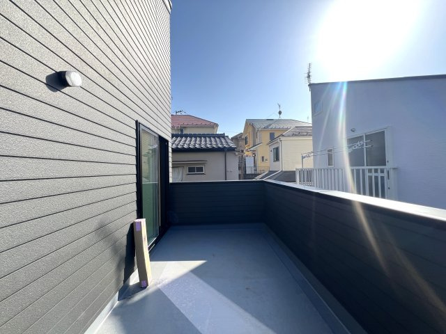 なんということでしよう...建売でこの仕様。超最強・超最強・超最強なんです【保土ヶ谷区坂本町新築戸建】のバルコニー|バルコニーがあります