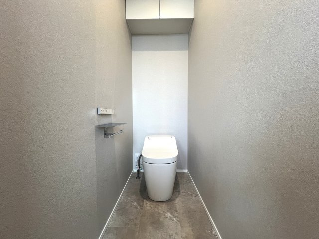 なんということでしよう...建売でこの仕様。超最強・超最強・超最強なんです【保土ヶ谷区坂本町新築戸建】のトイレ|落ち着いたトイレです