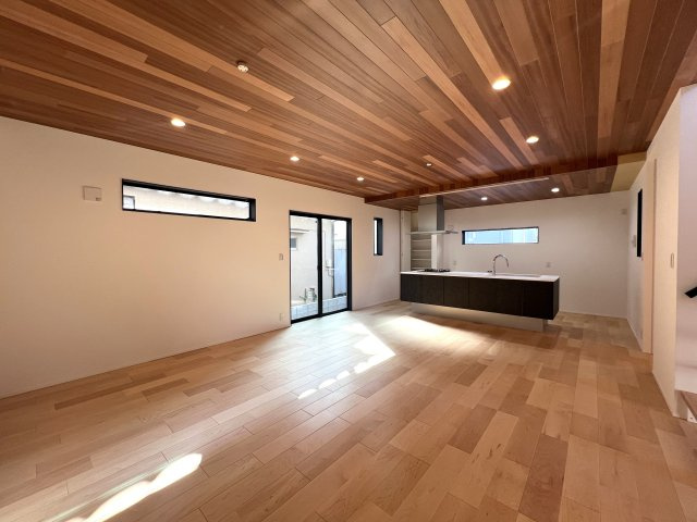 なんということでしよう...建売でこの仕様。超最強・超最強・超最強なんです【保土ヶ谷区坂本町新築戸建】の居間・リビング|使いやすいリビングです