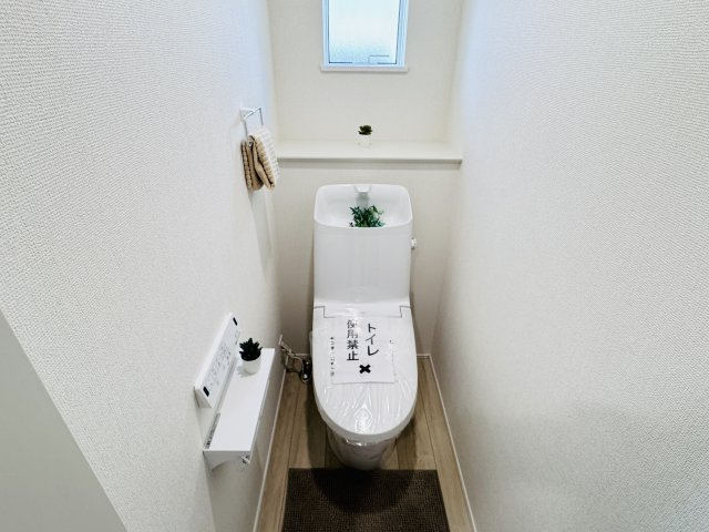 柏市酒井根５丁目新築戸建【酒井根小学校：10分】のトイレ|温水洗浄暖房便座つきトイレ