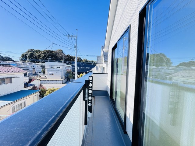 柏市酒井根５丁目新築戸建【酒井根小学校：10分】のバルコニー|南向きワイドバルコニー・日当たり良好♪