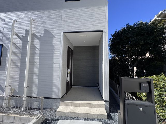 柏市酒井根５丁目新築戸建【酒井根小学校：10分】のエントランス|エントランス・玄関ポーチ