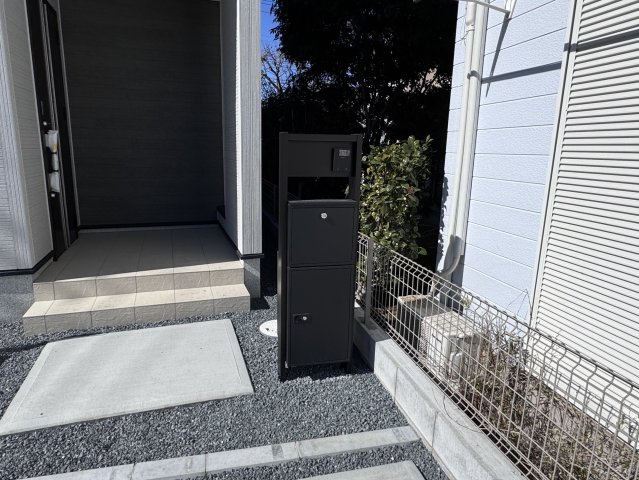 柏市酒井根５丁目新築戸建【酒井根小学校：10分】のその他|インターホン・宅配ボックス完備