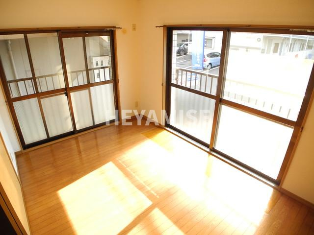 リバーサイドサマーユの居間・リビング