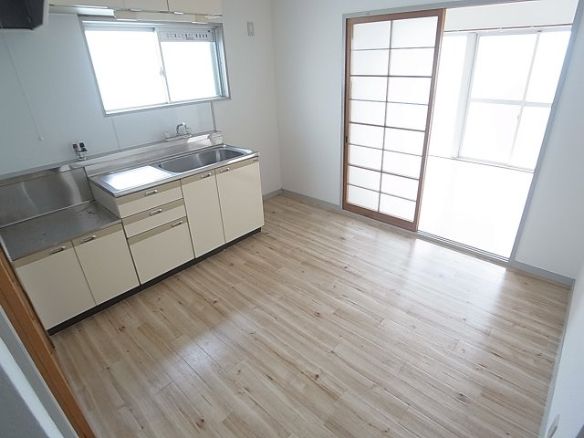 BLANCUBE神戸北の居間・リビング|フローリング張替綺麗なダイニング