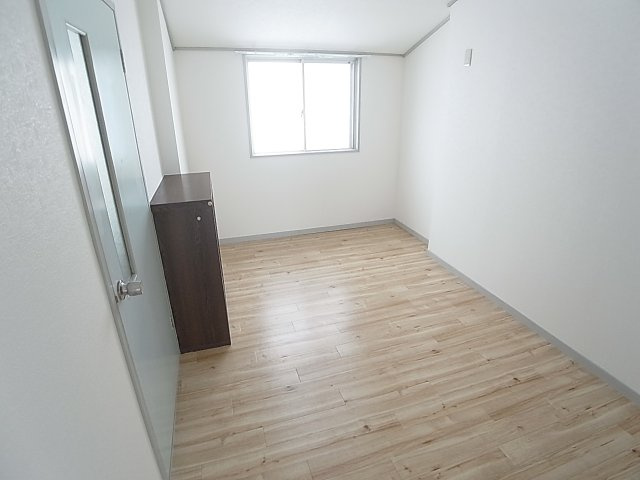 BLANCUBE神戸北の内装|ナチュラルカラーのフローリング