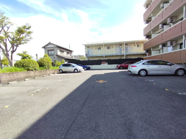 ノベルティGXの駐車場