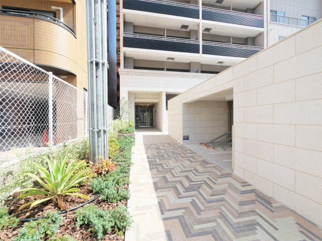 大阪市東成区東小橋１丁目の賃貸マンションのエントランス