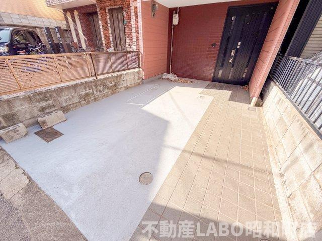 阿倍野区共立通１丁目貸戸建の駐車場