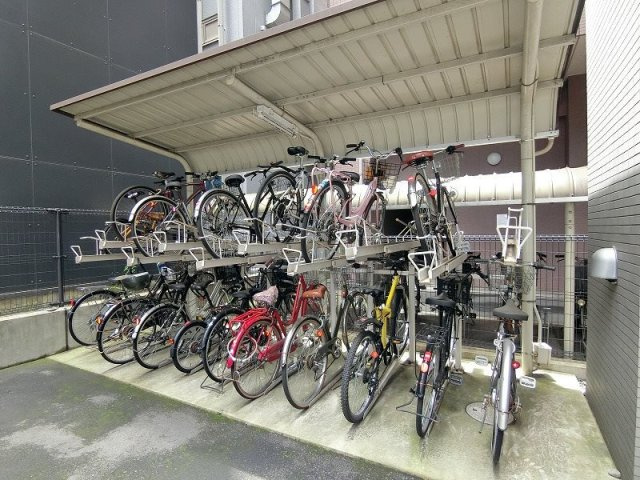 シャルム協和のその他共用部分|屋根付き駐輪スペース♪
