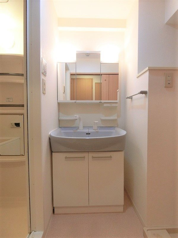 シャルム協和の洗面所|人気の三面鏡独立洗面台♪