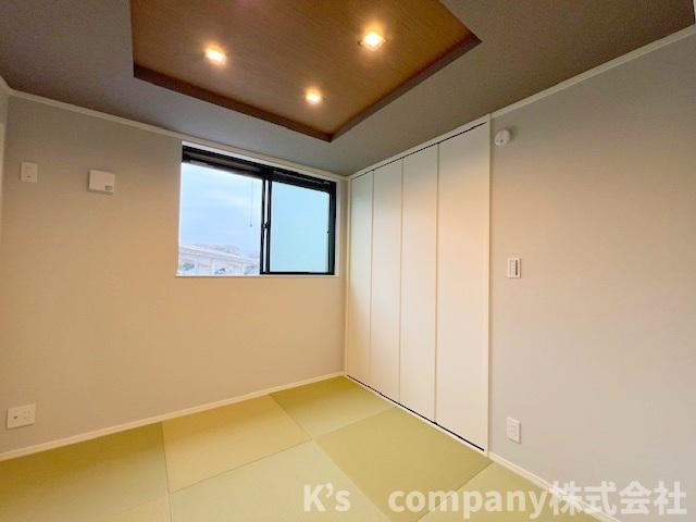 ■座間市南栗原3丁目　新築戸建の和室|和室4.5帖◇和の落ち着きとモダンな雰囲気を兼ね備えた空間です◇