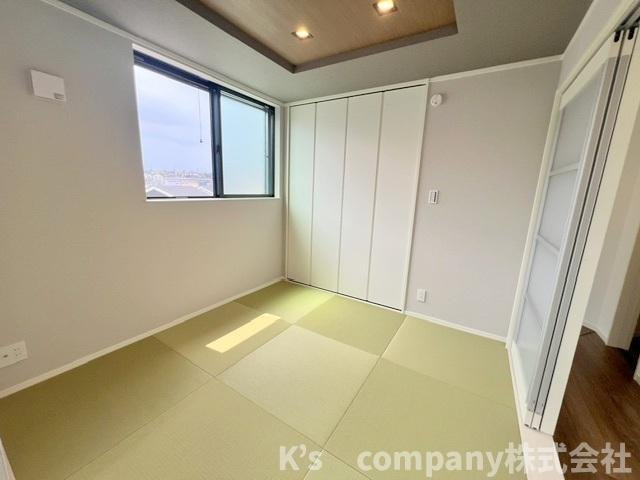 ■座間市南栗原3丁目　新築戸建の和室|和室4.5帖◇和の落ち着きとモダンな雰囲気を兼ね備えた空間です◇