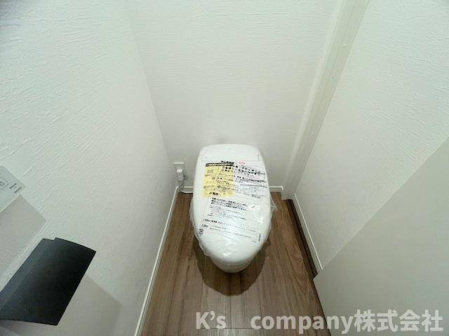 ■座間市南栗原3丁目　新築戸建のトイレ|タンクレスのスッキリとしたフォルムのトイレ◇