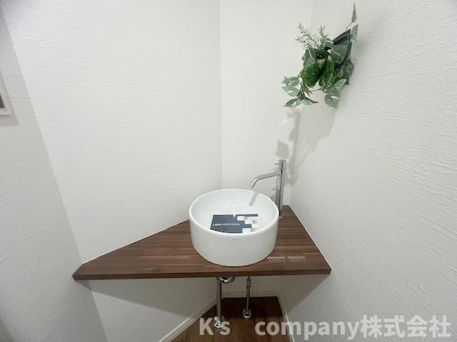 ■座間市南栗原3丁目　新築戸建のトイレ|トイレ内の手洗いスペース◇シンプルでスタイリッシュです♪