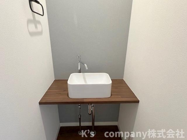 ■座間市南栗原3丁目　新築戸建の洗面所|2階の中央部分に洗面スペースがあります◇