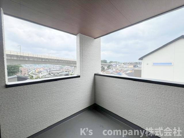 ■座間市南栗原3丁目　新築戸建のバルコニー|2階の居室から出入りのできるインナーバルコニー☆天候に左右されにくく、急な雨でもお洗濯物が濡れにくく毎日の家事を快適にサポートします◇