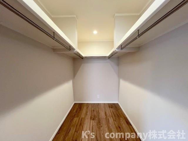 ■座間市南栗原3丁目　新築戸建の収納|主寝室には広々としたウォークインクローゼットが備わっています◇