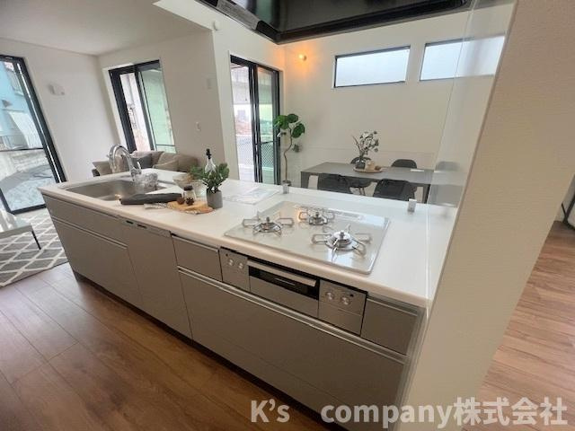 ■座間市南栗原3丁目　新築戸建のキッチン|自然とご家族が集まるペニンシュラキッチン☆