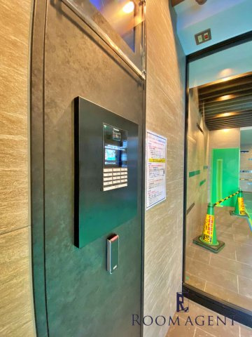 エスリード栄ル・クールのエントランス