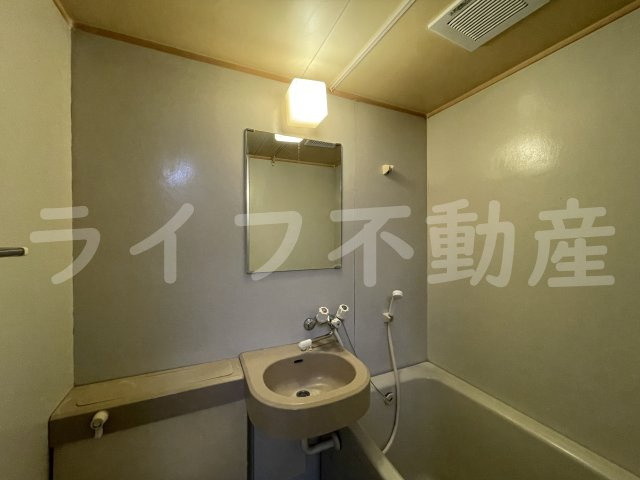 リビーナ東花園の洗面所|ゆったりとスペースのある洗面所
