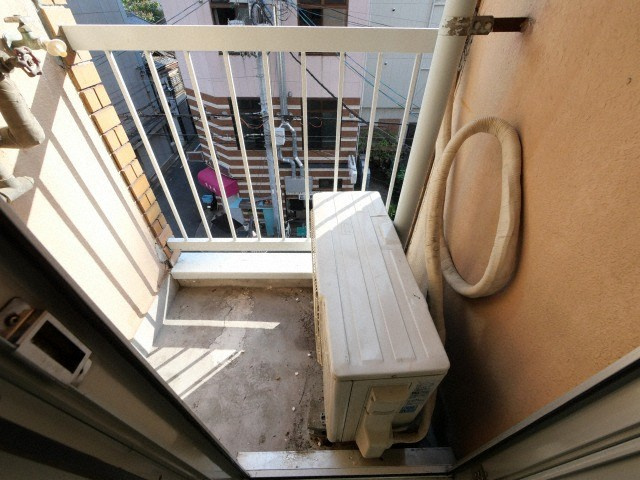 大阪市生野区新今里３丁目の賃貸マンションのバルコニー