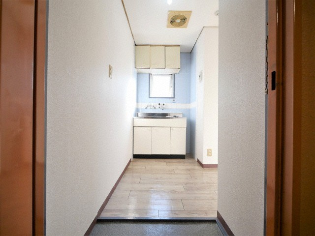 大阪市生野区新今里３丁目の賃貸マンションの玄関