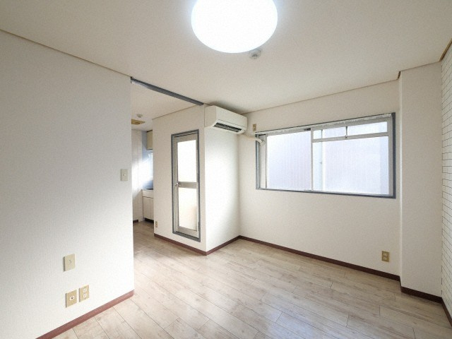 大阪市生野区新今里３丁目の賃貸マンションの居間・リビング