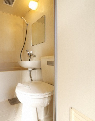 大阪市生野区新今里３丁目の賃貸マンションのトイレ