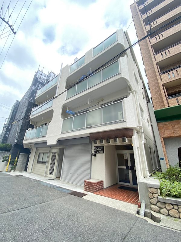 シャルマン花隈の外観